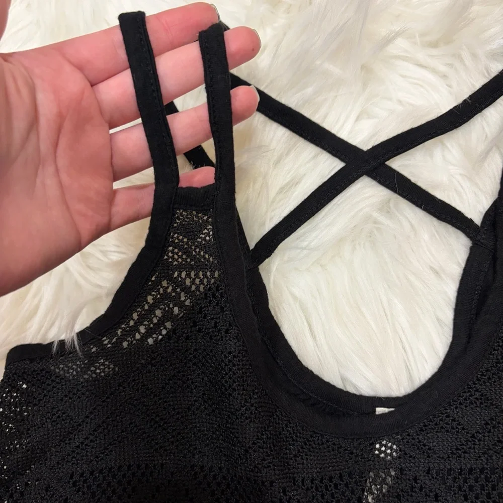 3/$15 Black cropped tank top - Picture 3 of 7